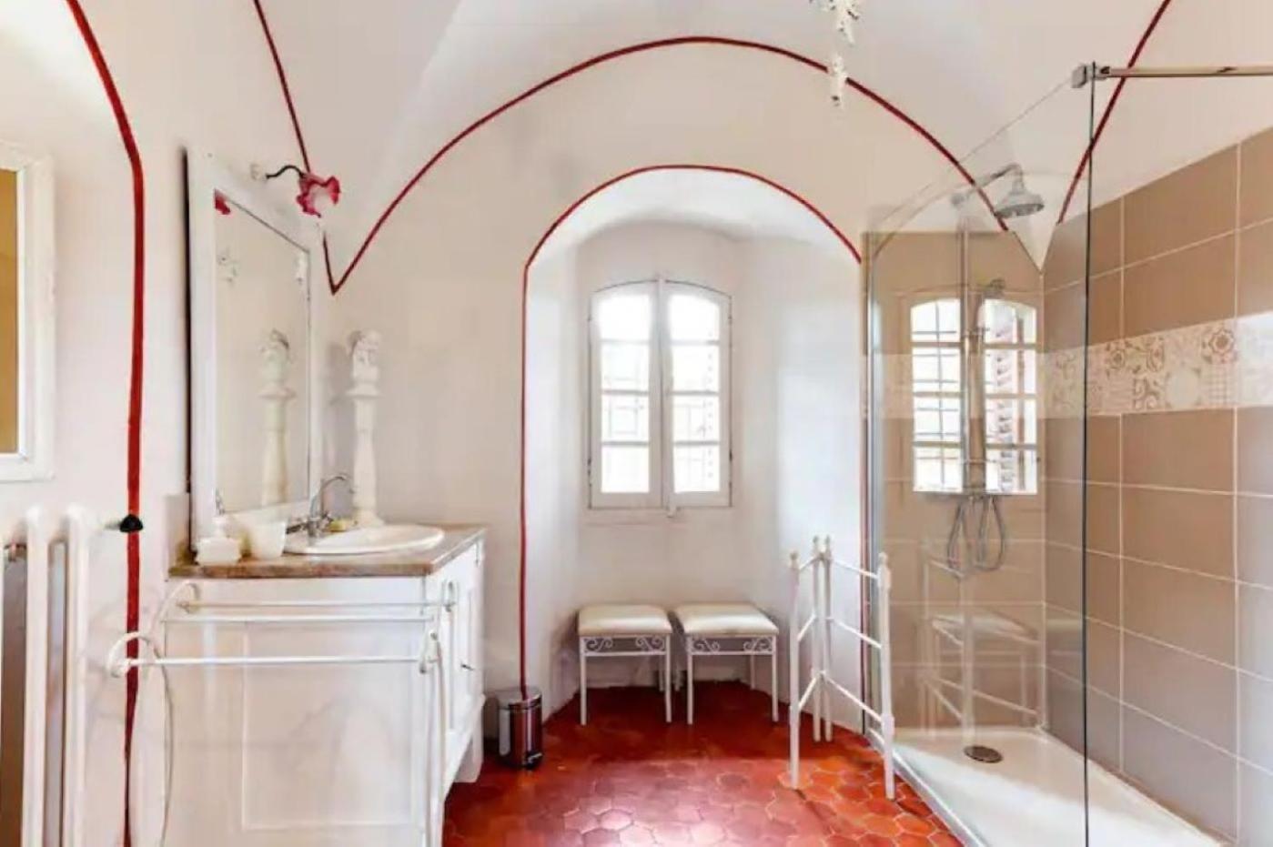 Appartement Spacieux Avec Deux Chambres Au Chateau Valence  Exterior photo