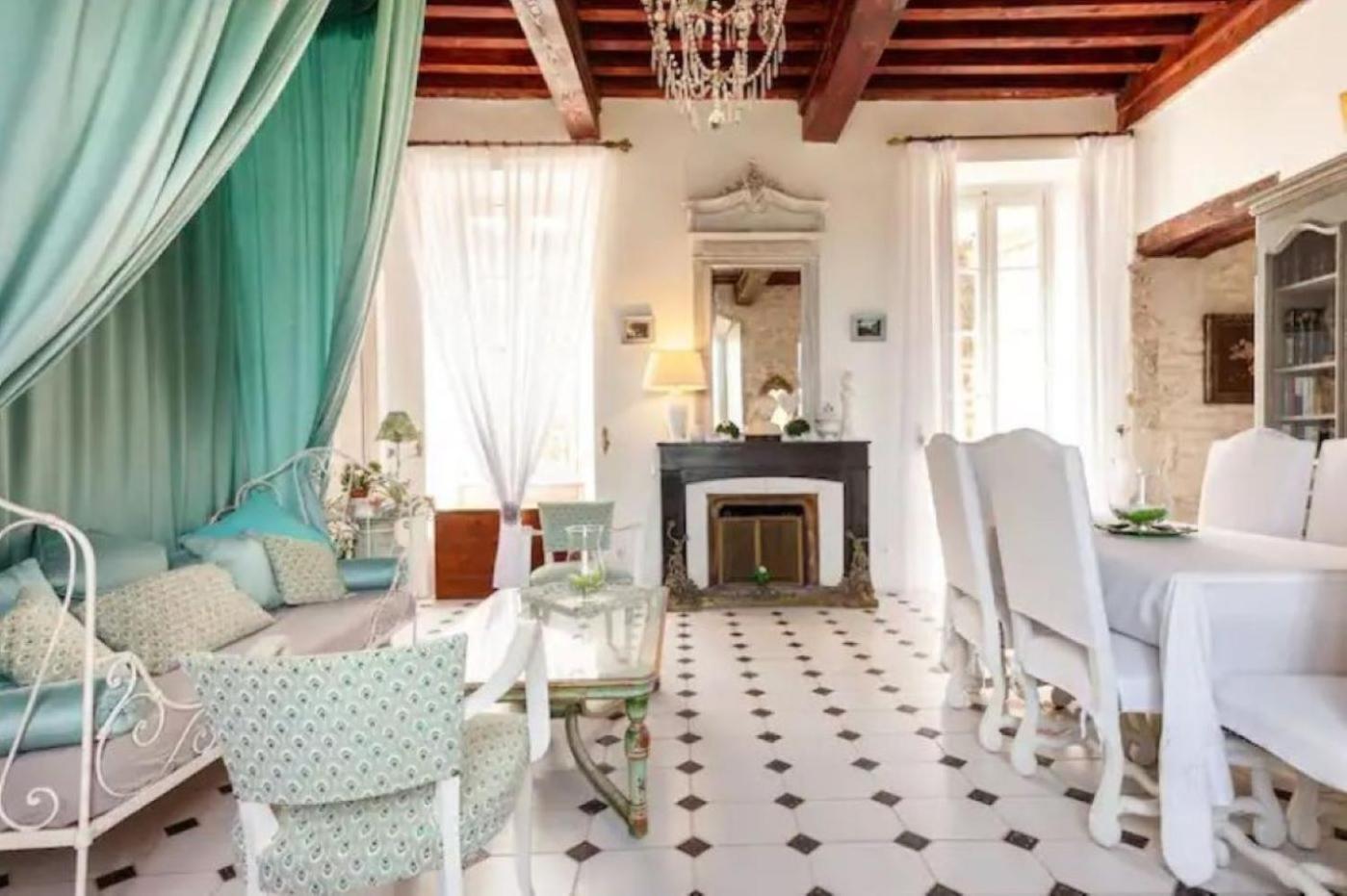 Appartement Spacieux Avec Deux Chambres Au Chateau Valence  Exterior photo