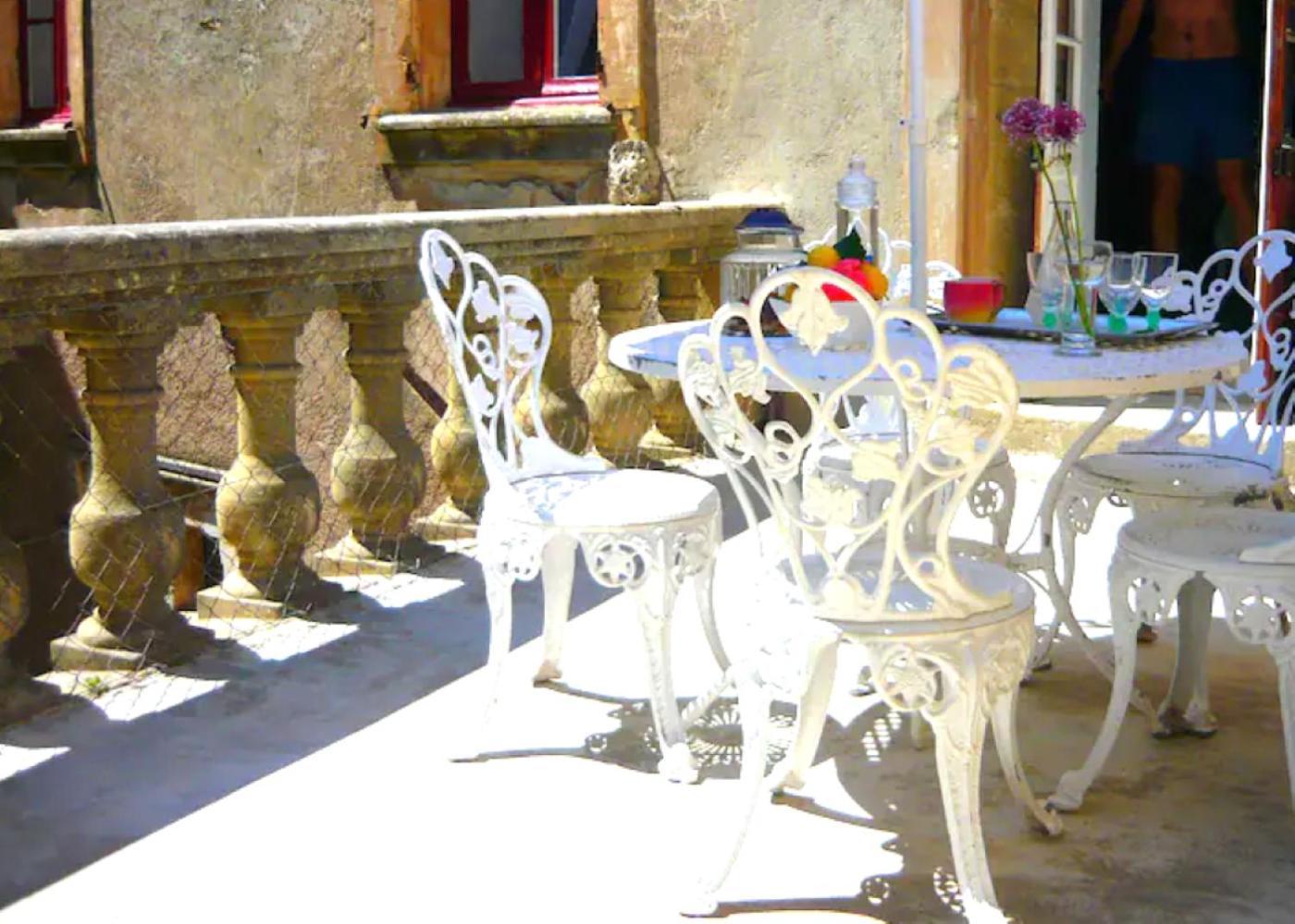 Appartement Spacieux Avec Deux Chambres Au Chateau Valence  Exterior photo