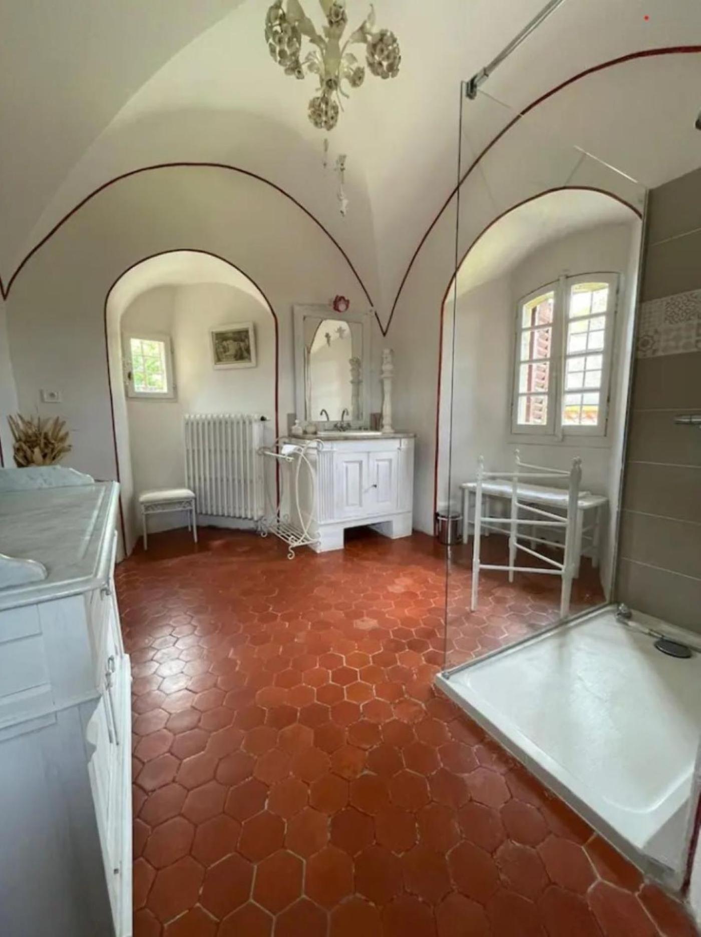 Appartement Spacieux Avec Deux Chambres Au Chateau Valence  Exterior photo
